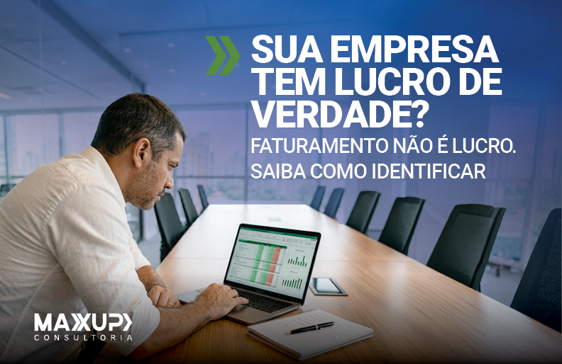 Empresário analisando DRE gerencial para identificar se a empresa tem lucro de verdade