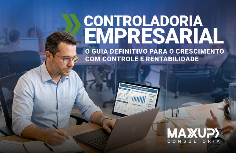 Consultoria em controladoria empresarial analisando dashboard de lucratividade em 2026.