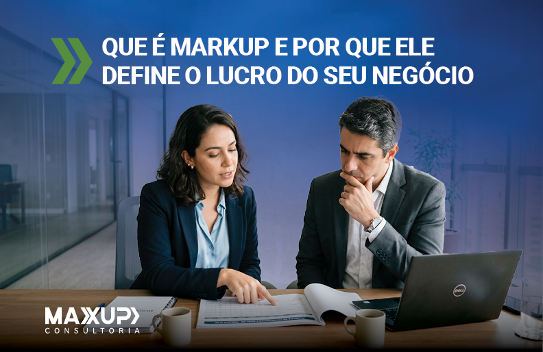 O que é markup: gestores brasileiros analisando planilha de precificação e formação de preço de venda em reunião de empresa